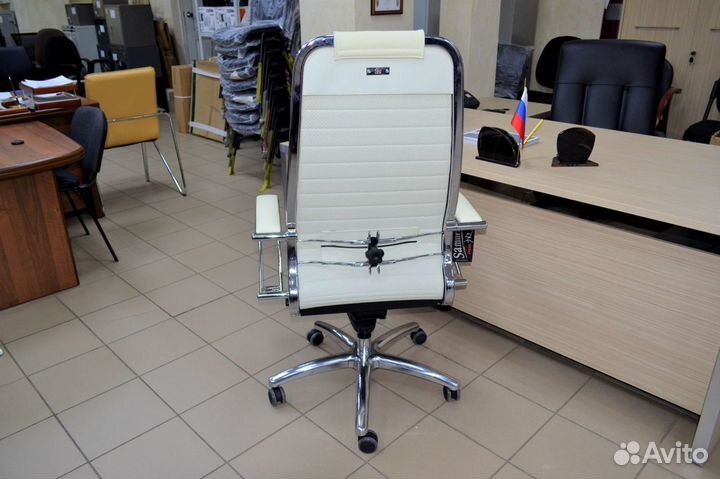 Ультрамодное кресло руководителя