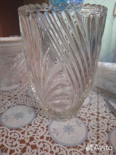 Хрустальная вазы