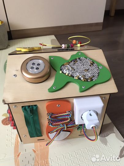 Бизиборд домик