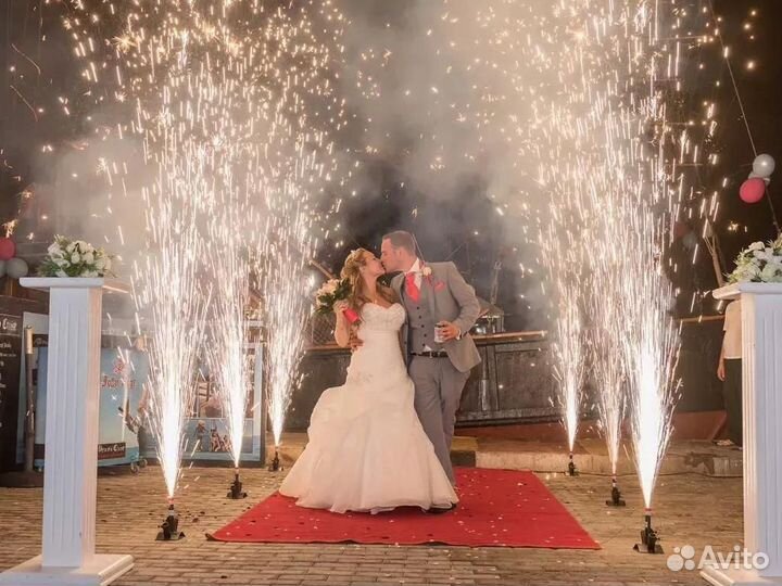 Тяжелый дым. Фонтаны. Конфетти