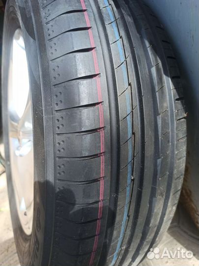 Yokohama BluEarth-A 215/65 R17