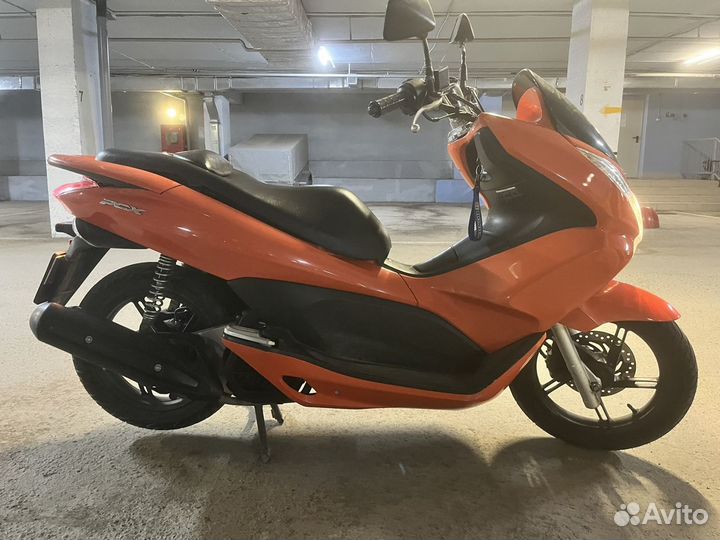 Продам скутер Honda PCX 125 оригинал