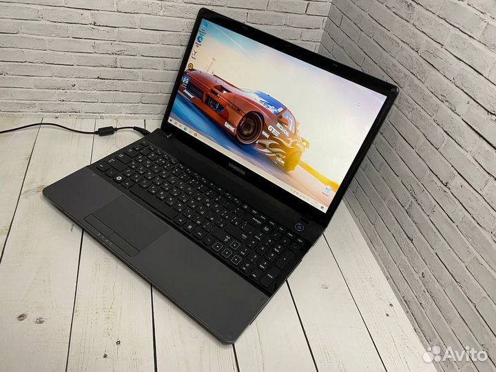 Игровой ноутбук Samsung i5/6Gb/2видеокарты/SSD