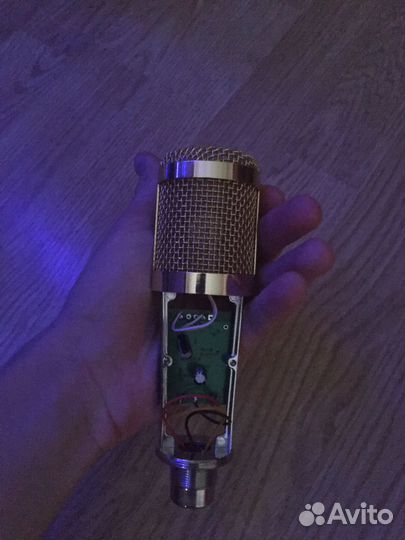 Студийный микрофон