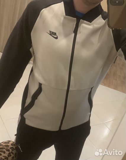 Бомбер Nike tech fleece