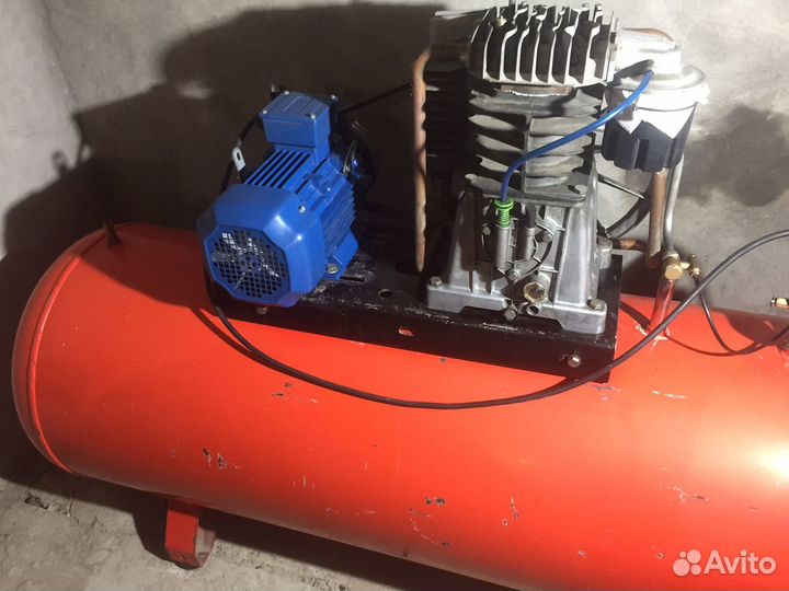 Воздушный компрессор