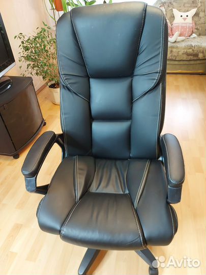 Офисное кресло руководителя