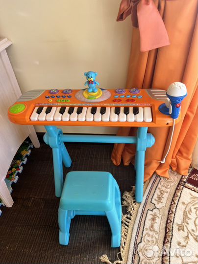 Пианино с танцующим мишкой