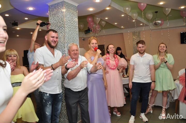 Ведущая, тамада