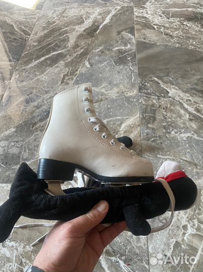 Коньки фигурные