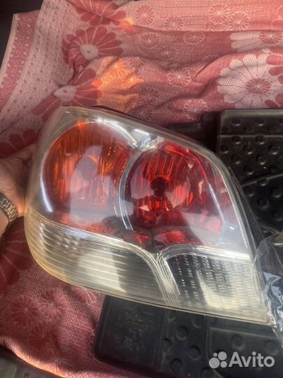 Задний левый фонарь mitsubishi outlander