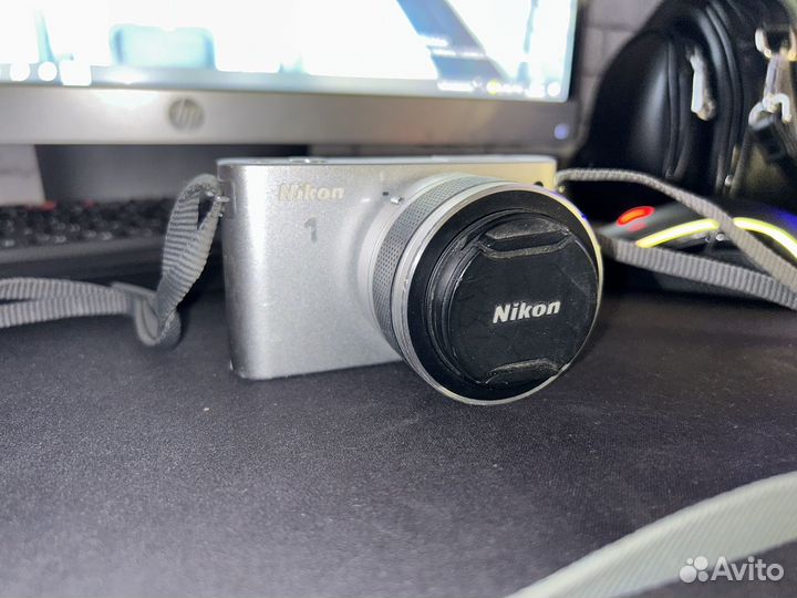 Компактный фотоаппарат nikon J1