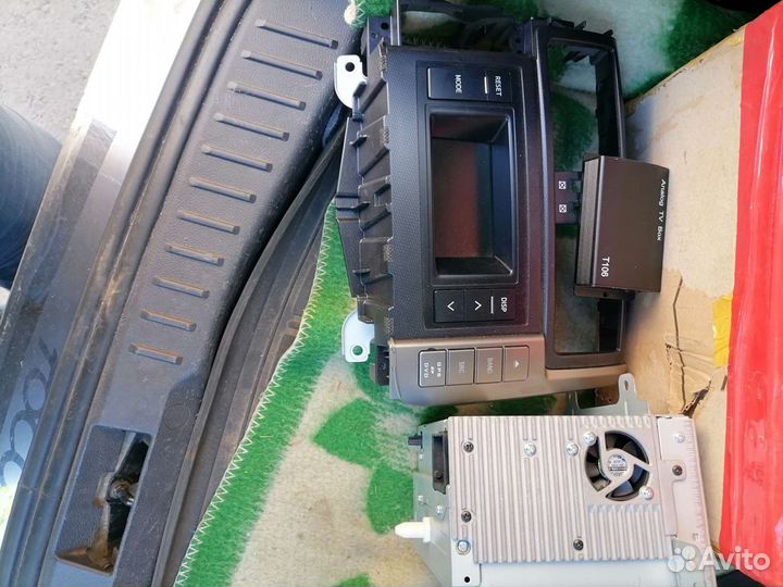 Магнитола на Toyota Land Cruiser 200