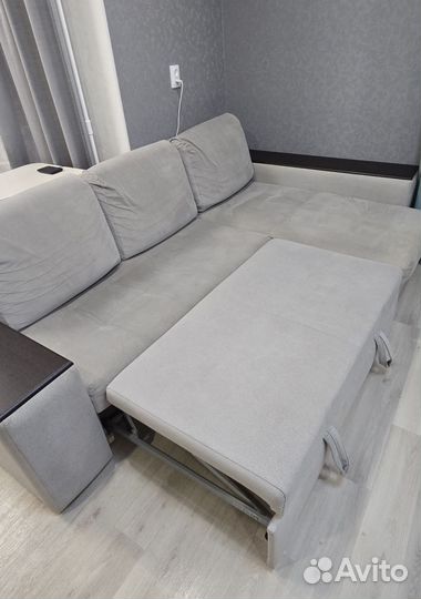 Большой угловой диван