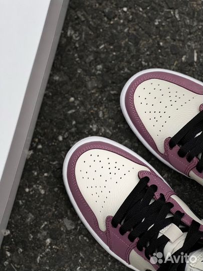 Nike Air Jordan 1 Mid Light Mulberry