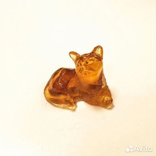 Статуэтки из янтаря