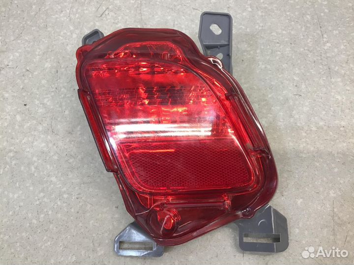 Фонарь задний в бампер правый Toyota Highlander II