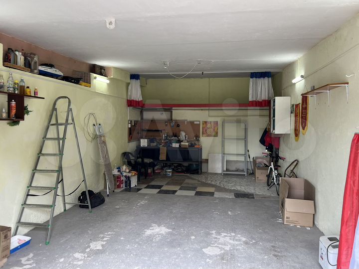 Гараж, > 30 м²