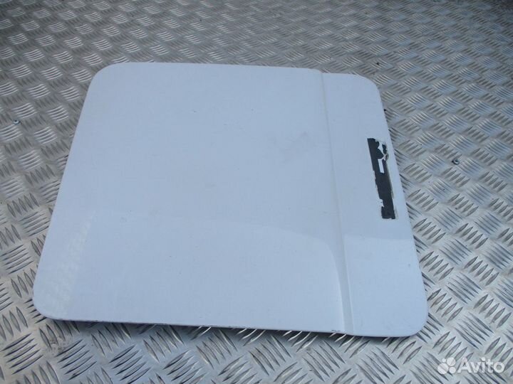 Крышка инструментального ящика левая Mercedes-Benz