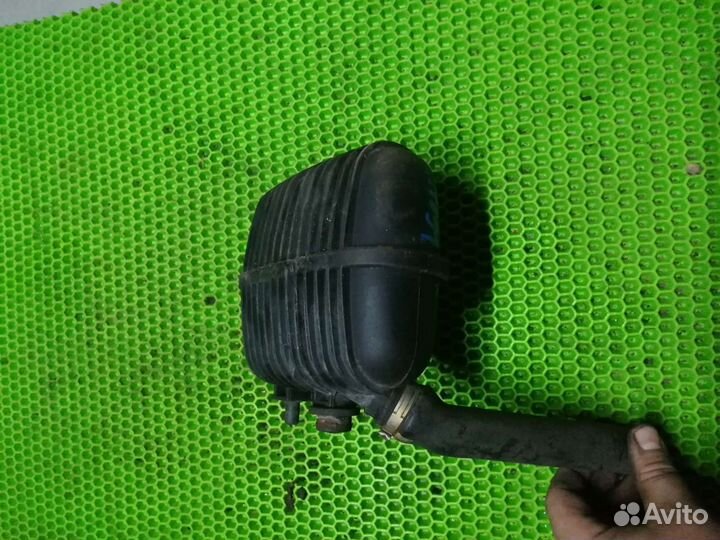 Резонатор воздушного фильтра audi a4 b7