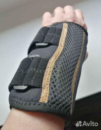 Бандаж (ортез) на лучезапястный сустав