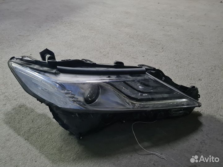 Продам на тойота камри 70, сломаны крепления