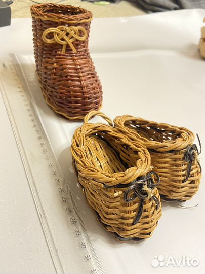 Лапти и плетеные ботинки, разные