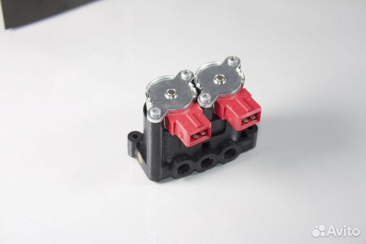 Блок клапанов пневмоподвески BMW X5 E53 2 оси