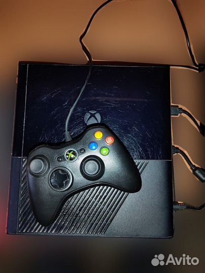 Xbox 360 E + 4 игры