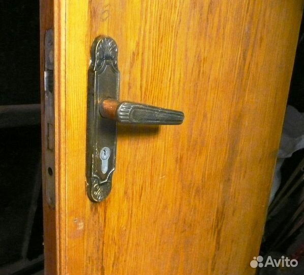 Двери дубовые входные