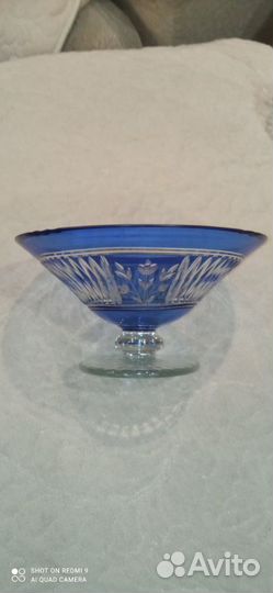 Старинная ваза для фруктов на ножке