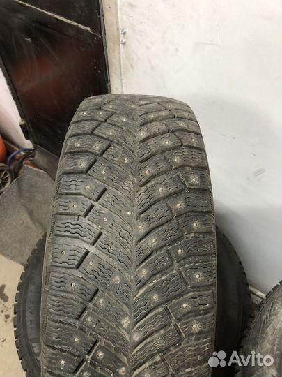 Michelin X-Ice North 4 215/60 R16