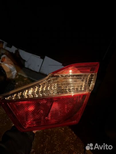 Задний правый внутрений фонарь на Камри 50