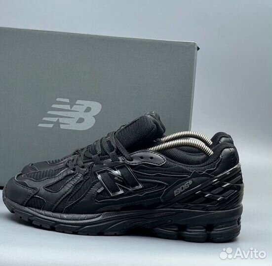 Черные New Balance 1906