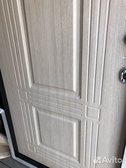 Уличная входная дверь 