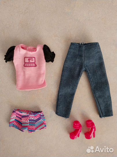 Набор одежды и обуви для Барби