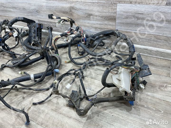 Проводка моторного отсека Nissan Primera P12