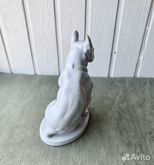 Фарфоровая статуэтка СССР, Бульдог белый, лфз