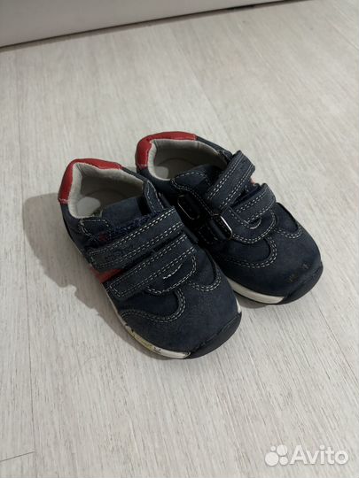 Кроссовки