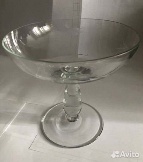 Ваза для фруктов и конфет на ножке