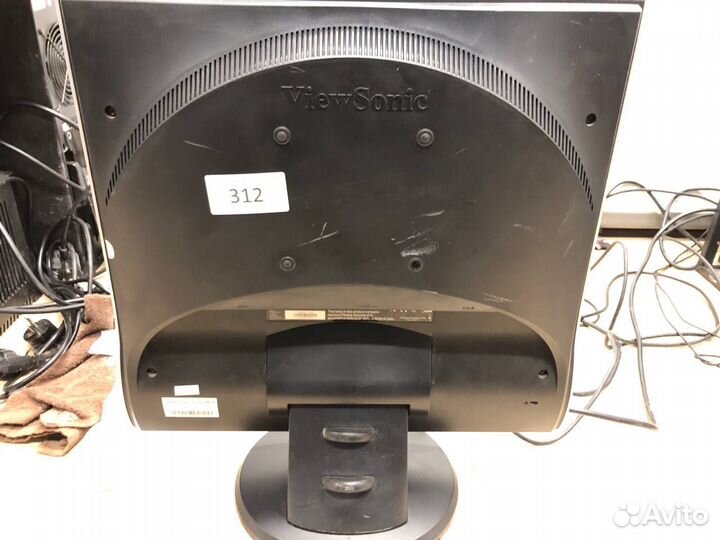 Монитор 19 дюймов VGA