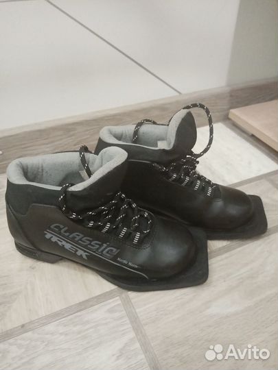 Лыжные ботинки