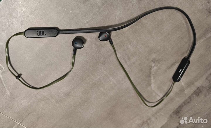 Беспроводные наушники JBL