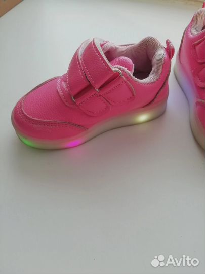 Кроссовки для девочки