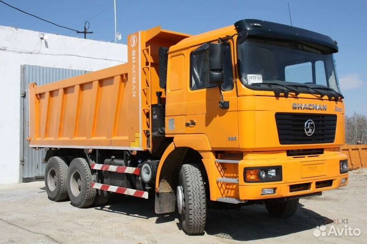 Водитель самосвала