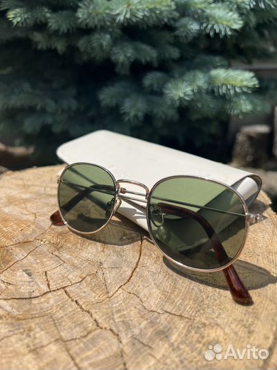 Солнечные очки женские