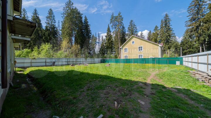 Дом 433,6 м² на участке 15 сот.