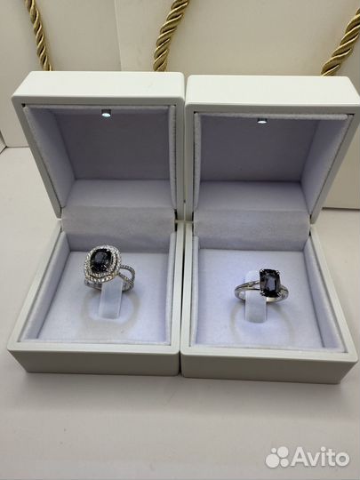 Золотые кольца с камнями