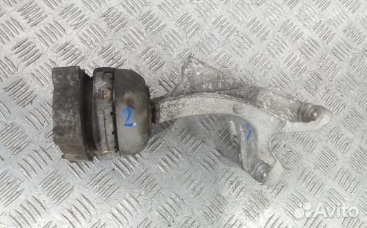 Подушка двигателя бензиновая audi A8 D3 (LNT04C902