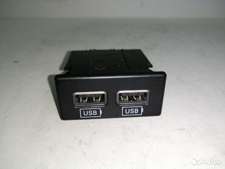 Разъем USB Jeep Grand Cherokee WK2 2010